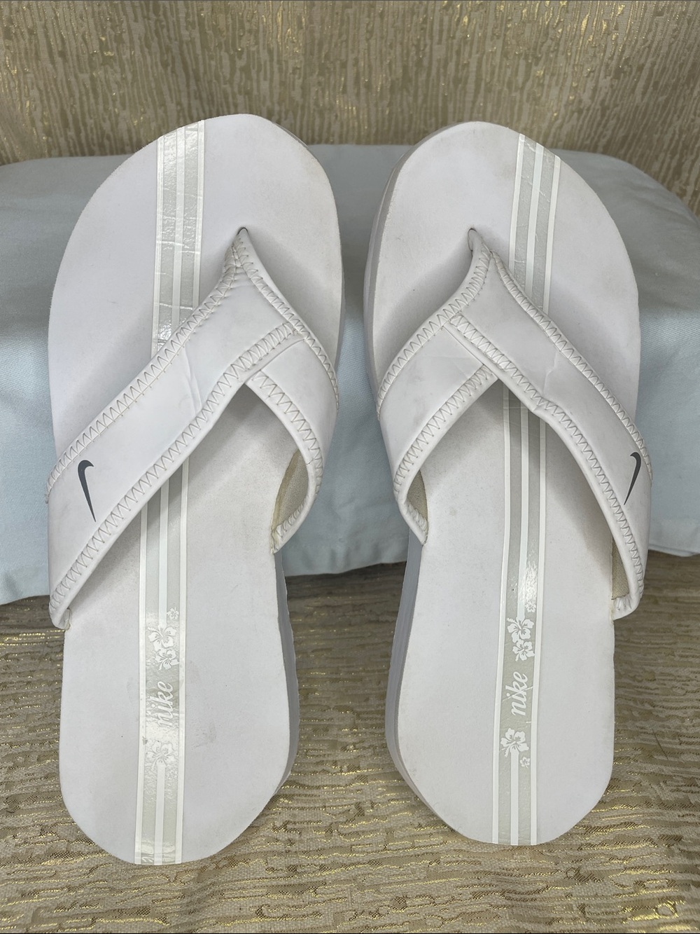 Nike Women’s White Strap Flip Flop Sandals Sz 8
